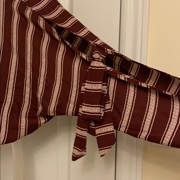 Crop-top Blouse w/ Ribbon Tie Sleeves - Picture 4 of 6